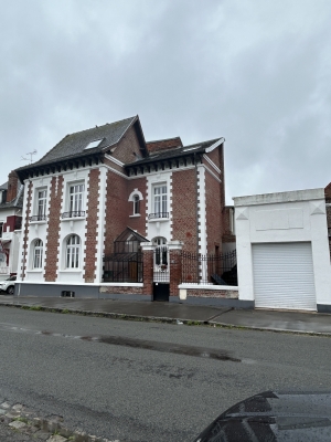 COUP DE COEUR ASSURE - VUE IMPRENABLE SUR LES ETANGS - PERONNE MÊME (réf : P0086) - Prix : 309 750 €