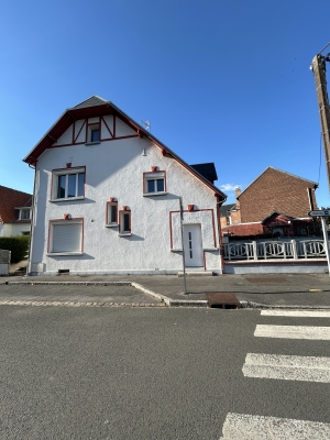 IDEALEMENT SITUEE EN PLEIN CENTRE DE PERONNE - Maison individuelle - PROCHE DE TOUTES COMMODITES - (réf : E0144) - Prix : 169 600 €